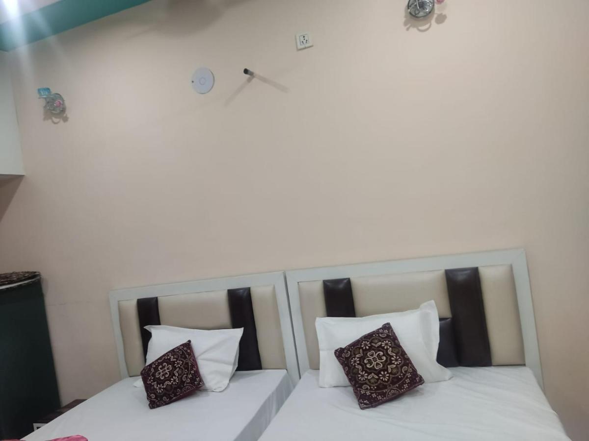 The Orchid Villa Homestay - Walkable Distance From Taj Mahal Агра Экстерьер фото