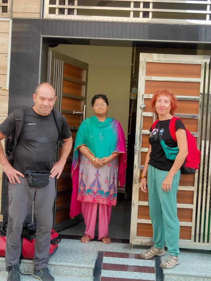 The Orchid Villa Homestay - Walkable Distance From Taj Mahal Агра Экстерьер фото