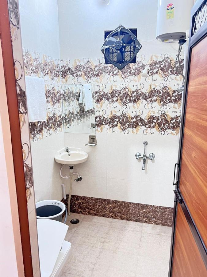 The Orchid Villa Homestay - Walkable Distance From Taj Mahal Агра Экстерьер фото