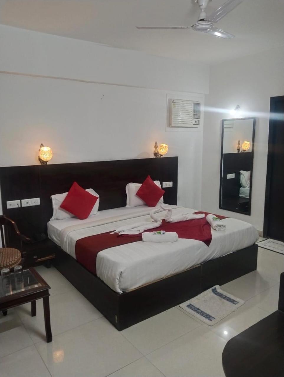 The Orchid Villa Homestay - Walkable Distance From Taj Mahal Агра Экстерьер фото