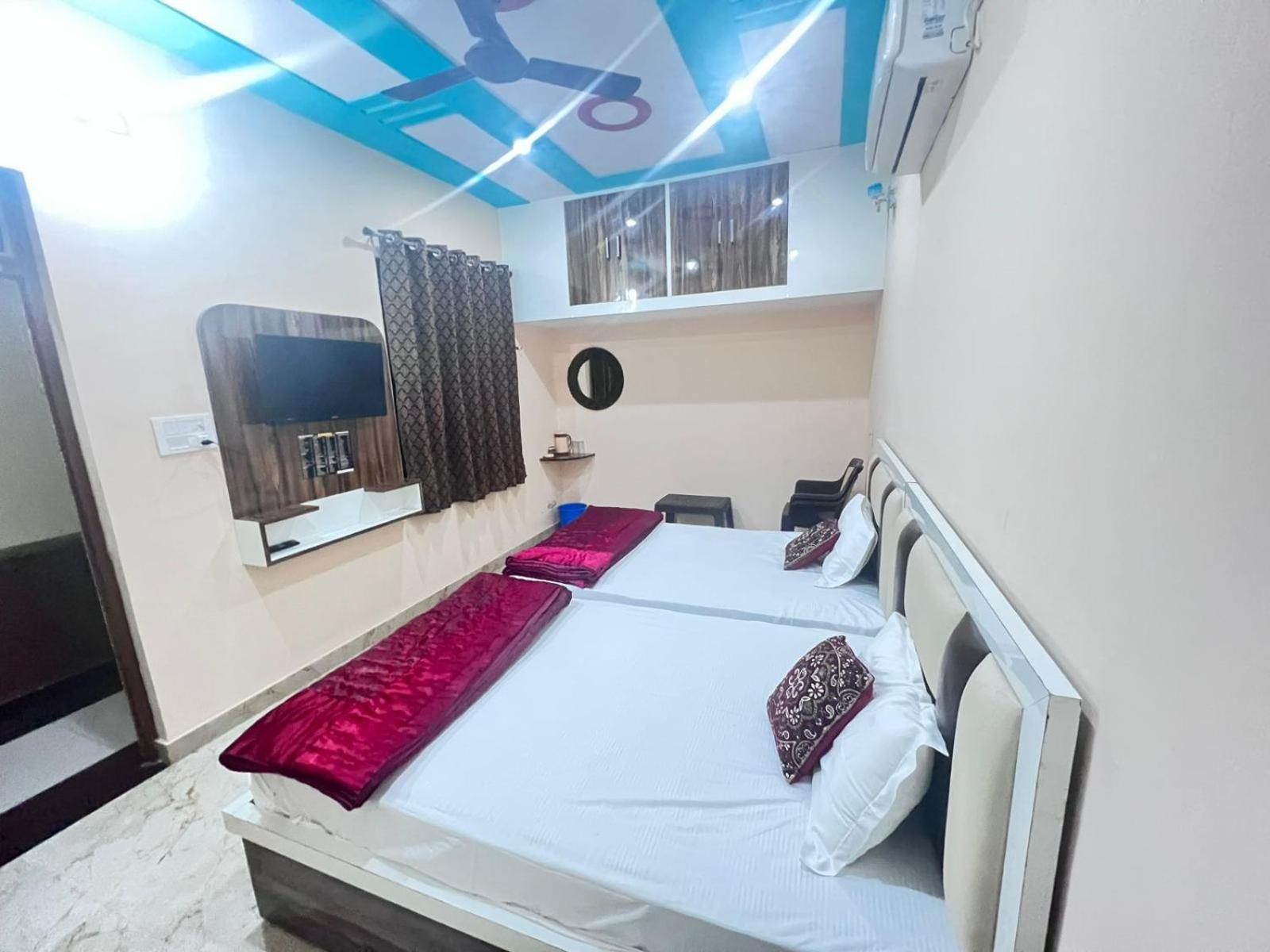 The Orchid Villa Homestay - Walkable Distance From Taj Mahal Агра Экстерьер фото