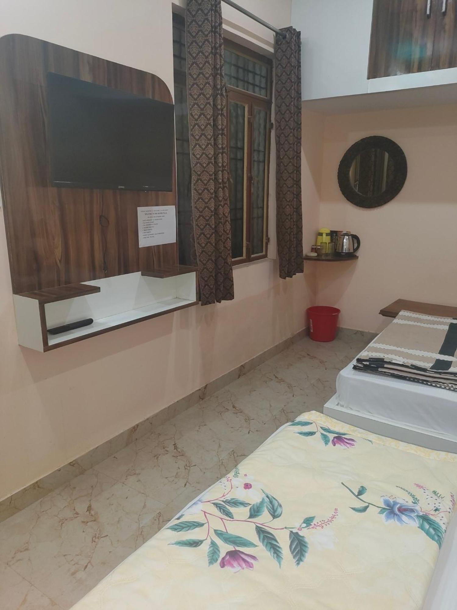 The Orchid Villa Homestay - Walkable Distance From Taj Mahal Агра Экстерьер фото